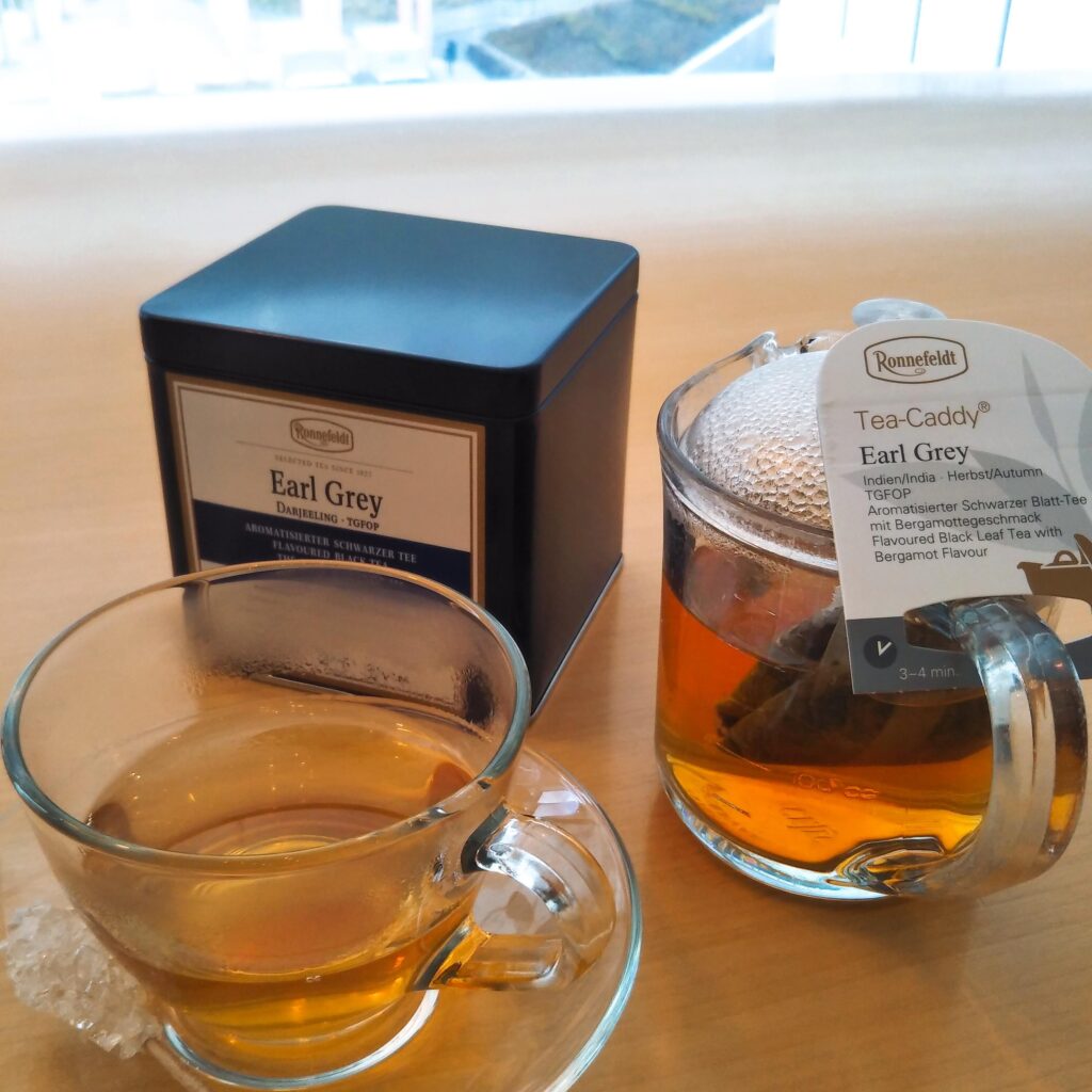 ロンネフェルトの紅茶をお楽しみください♪ -新潟のランドマーク 